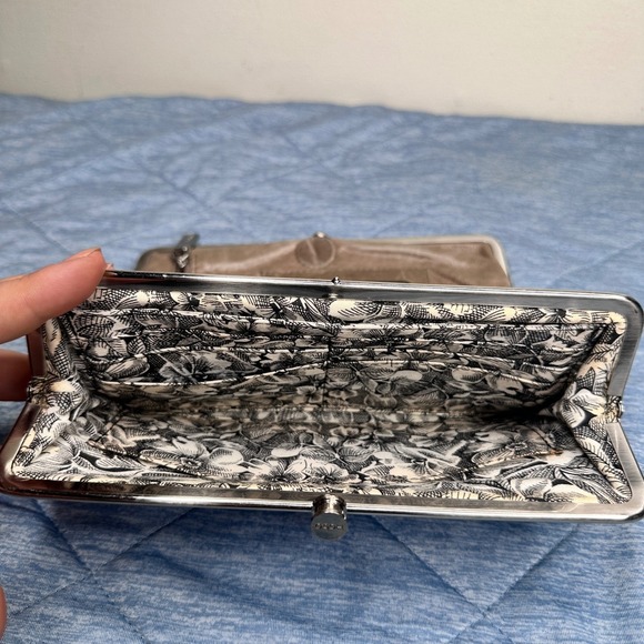 Hobo Est. 1991 Taupe Leather Kisslock Clutch Wallet Floral Interior Tan Black - Picture 7 of 11